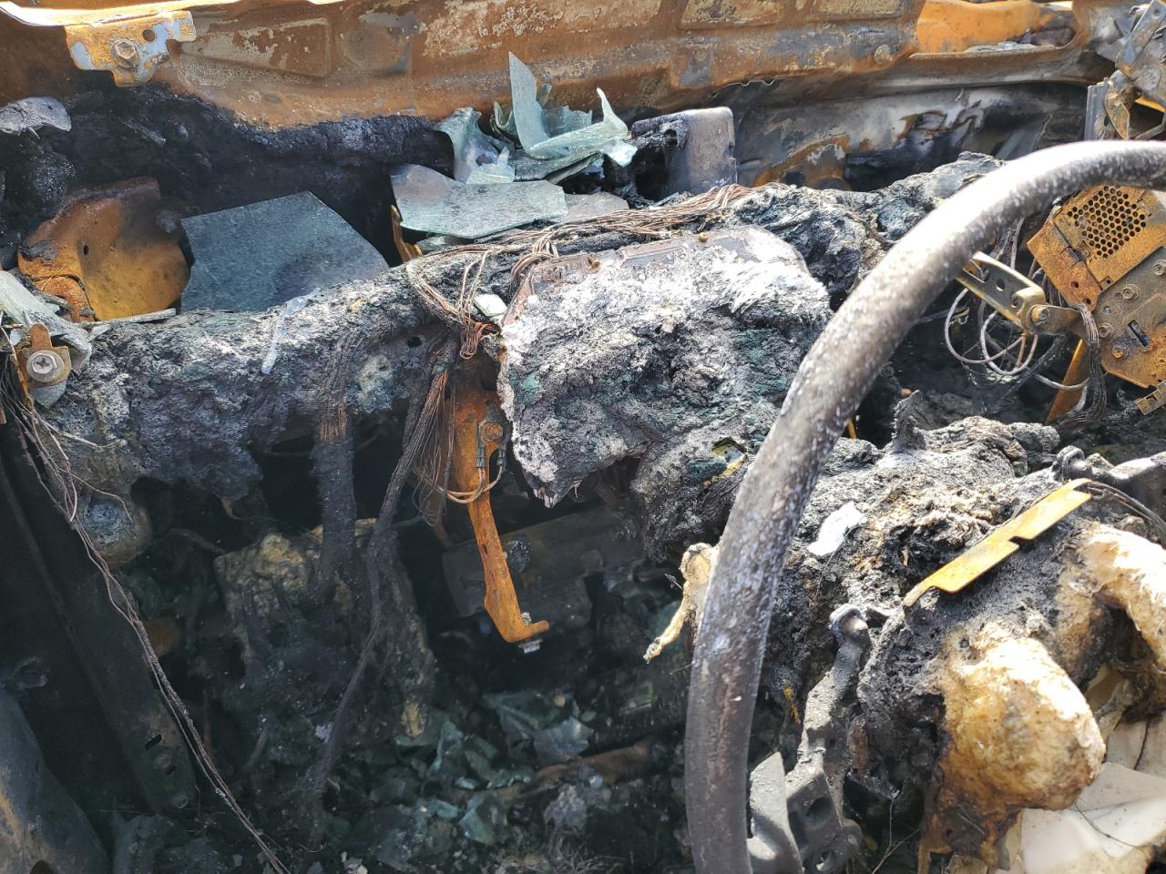 2015 Toyota RAV 4 VIN 2T3RFREV2FW331147 Copart auction photo, burn damage thumbnail 9