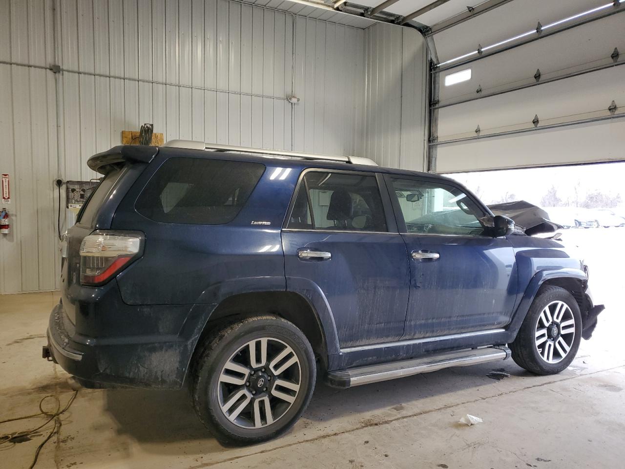 2016 Toyota 4Runner VIN JTEBU5JR3G5282635 Copart auction photo, front end damage thumbnail 3