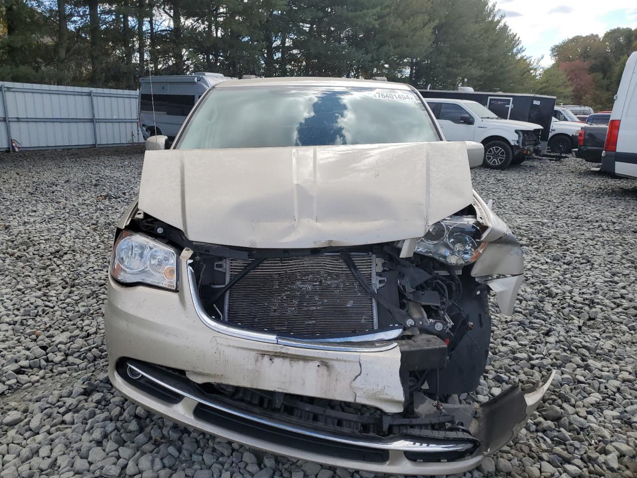 2016 Chrysler Town & Country VIN 2C4RC1BG6GR304237 Copart auction photo, front end damage thumbnail 5