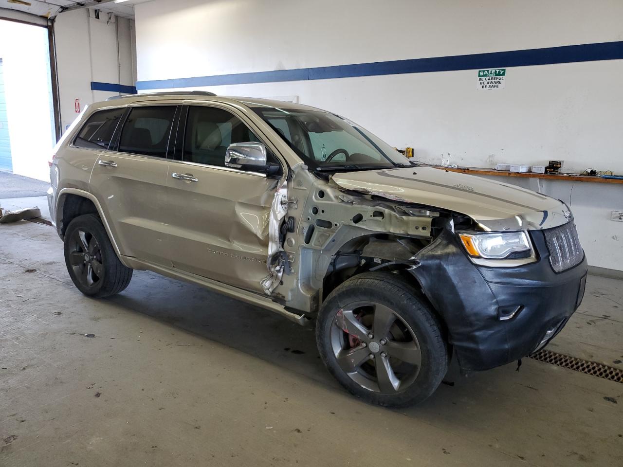 2015 Jeep Grand Cherokee VIN 1C4RJFCG7FC673181 Copart auction photo, front end / side damage thumbnail 4