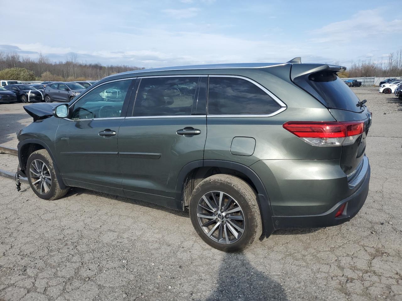 2017 Toyota Highlander VIN 5TDJZRFH9HS476588 Copart auction photo, front end damage thumbnail 2