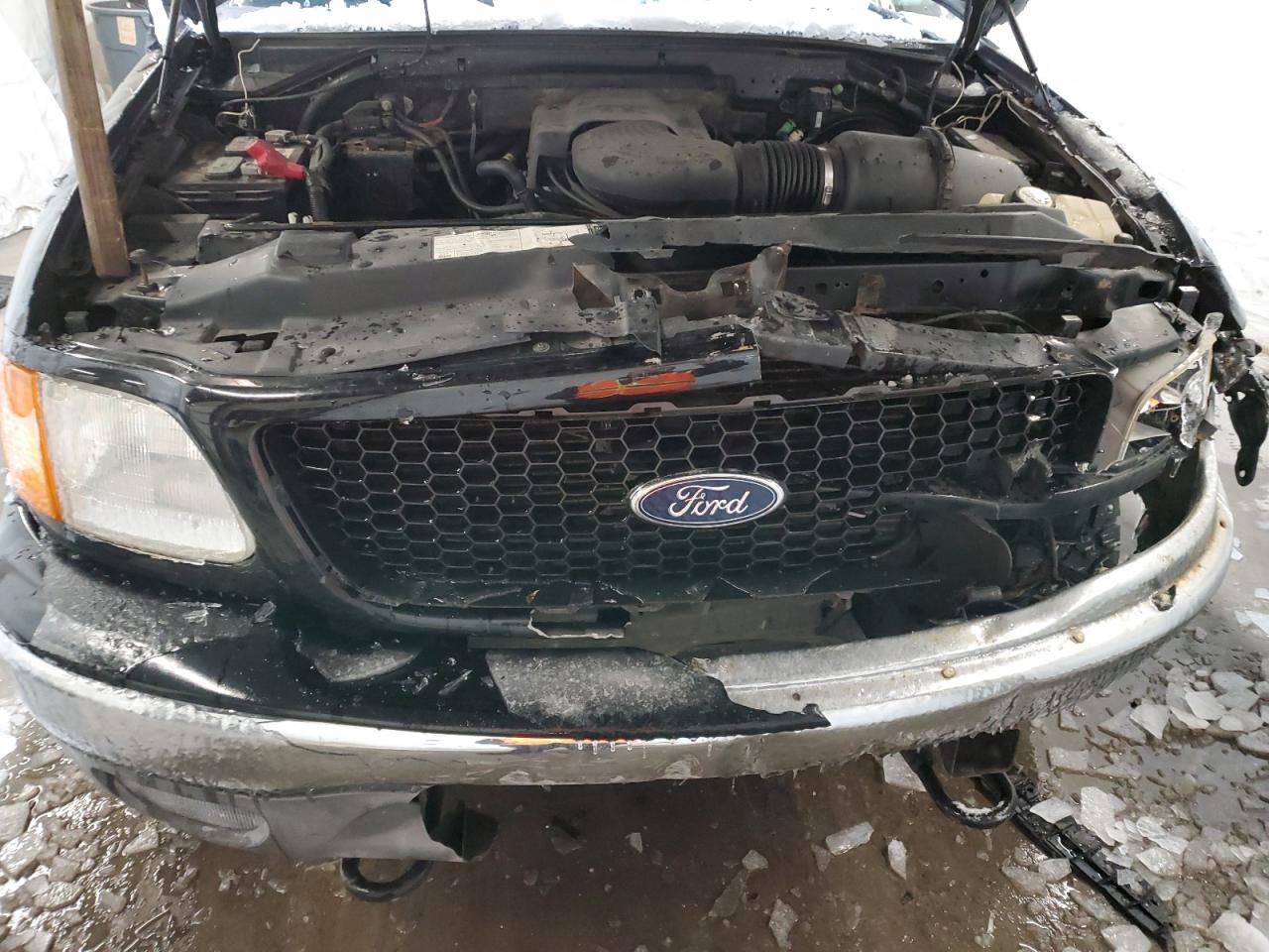 2004 Ford F-150 VIN 2FTRX18W04CA49568 Copart auction photo, front end damage thumbnail 11