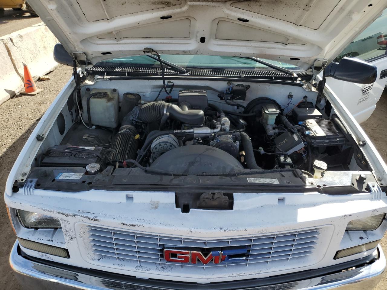 2000 GMC Sierra VIN 1GTGK29R8YF501233 Copart auction photo, vandalism / missing/altered vin damage thumbnail 11