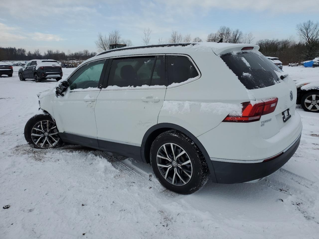 2020 Volkswagen Tiguan VIN 3VV2B7AX3LM097026 Copart auction photo, front end / undercarriage damage thumbnail 2