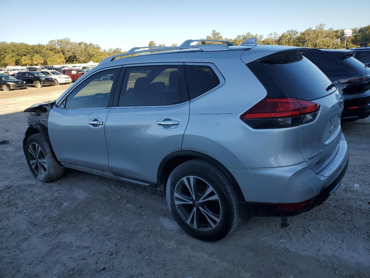 2017 Nissan Rogue VIN JN8AT2MT7HW405071 Copart auction photo, front end / minor dent/scratches damage thumbnail 2