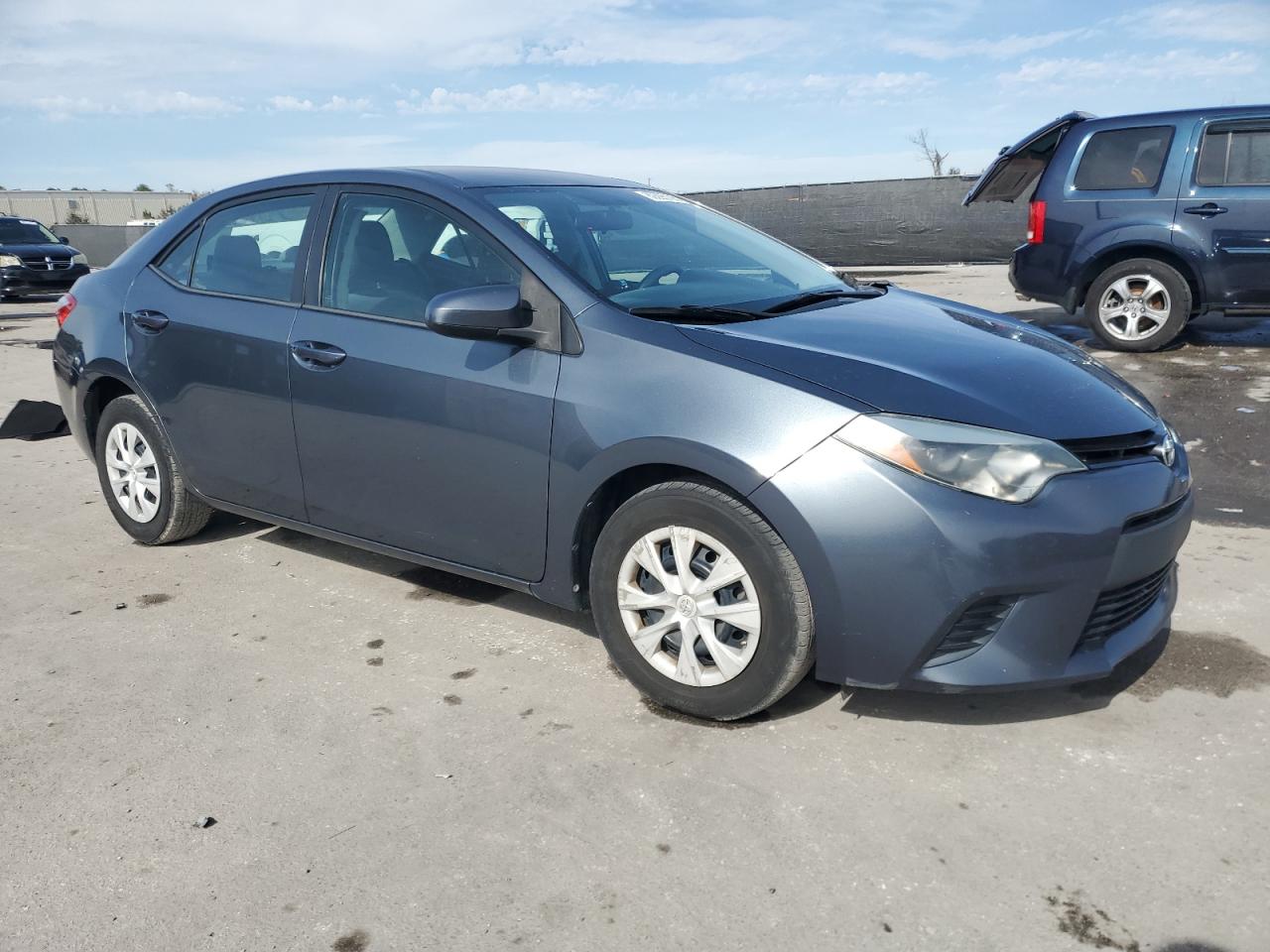2015 Toyota Corolla VIN 2T1BURHE1FC236365 Copart auction photo, front end / side damage thumbnail 4