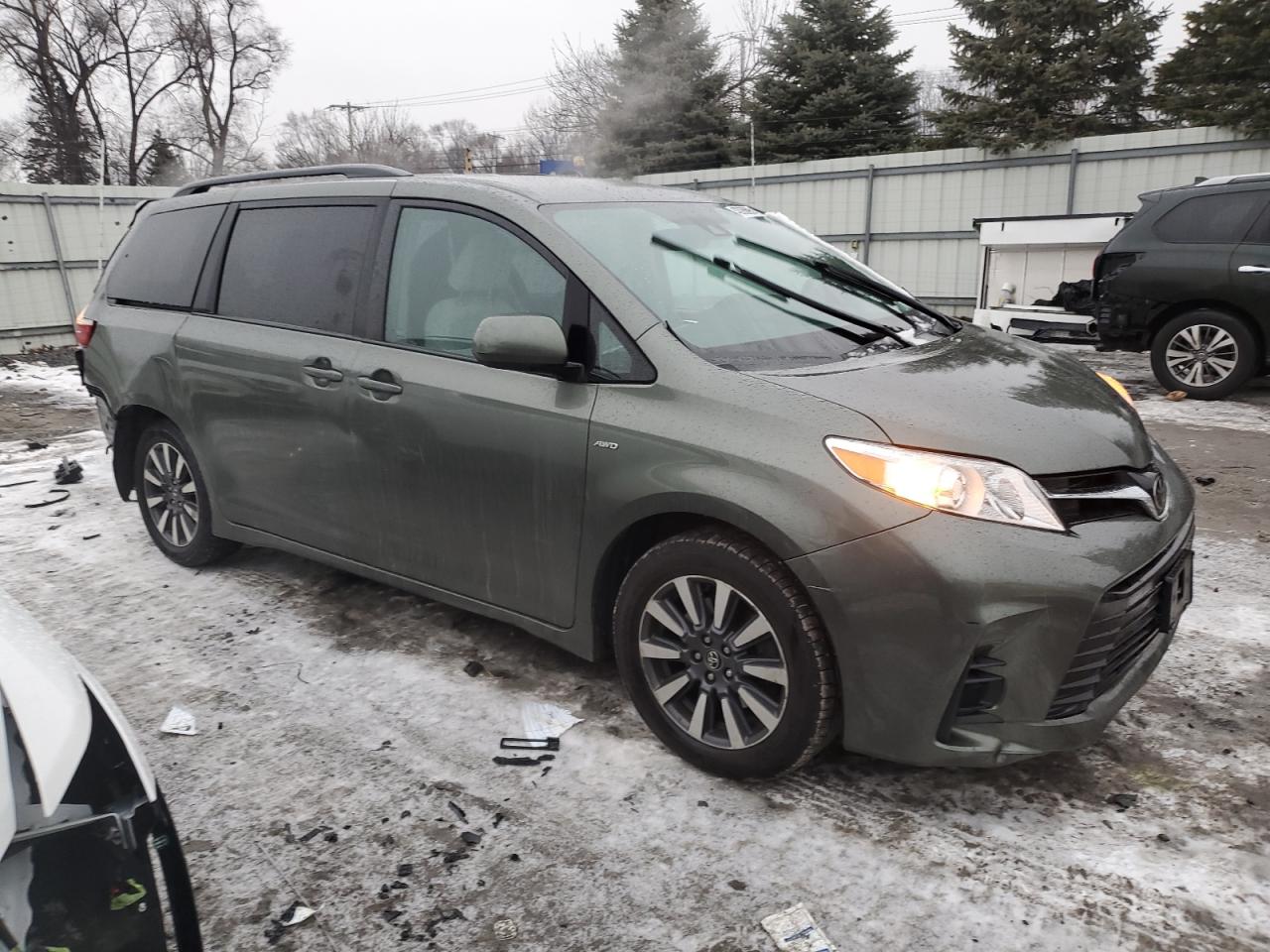 2018 Toyota Sienna VIN 5TDJZ3DC3JS201888 Copart auction photo, rear end damage thumbnail 4