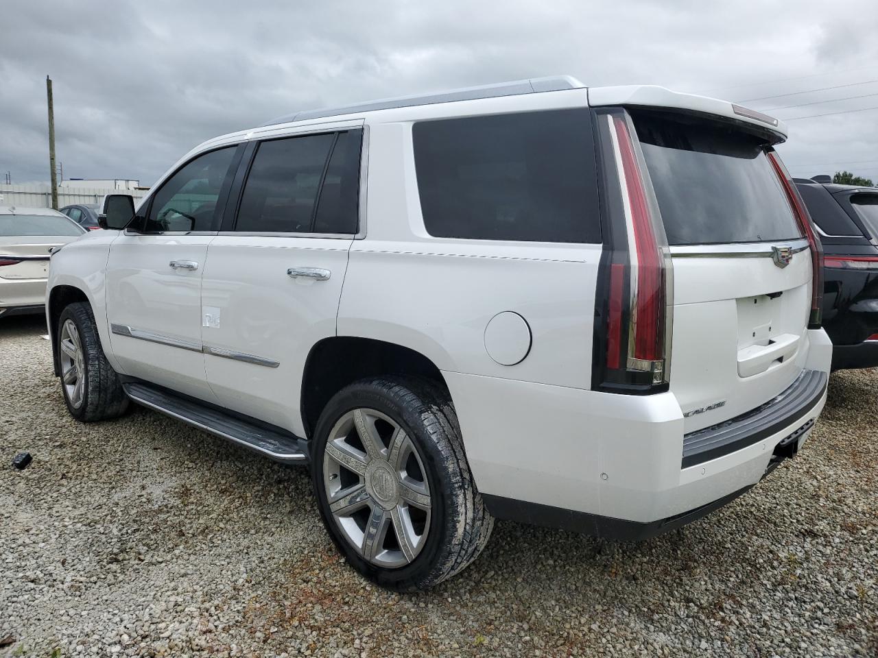 2018 Cadillac Escalade VIN 1GYS3BKJ8JR230894 Copart auction photo, water/flood damage thumbnail 2
