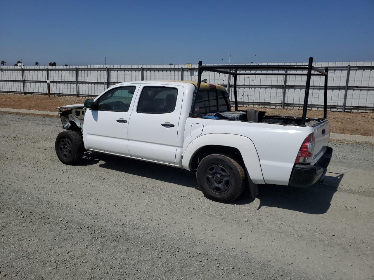 2015 Toyota Tacoma VIN 5TFJX4CN9FX052399 Copart auction photo, front end / side damage thumbnail 2