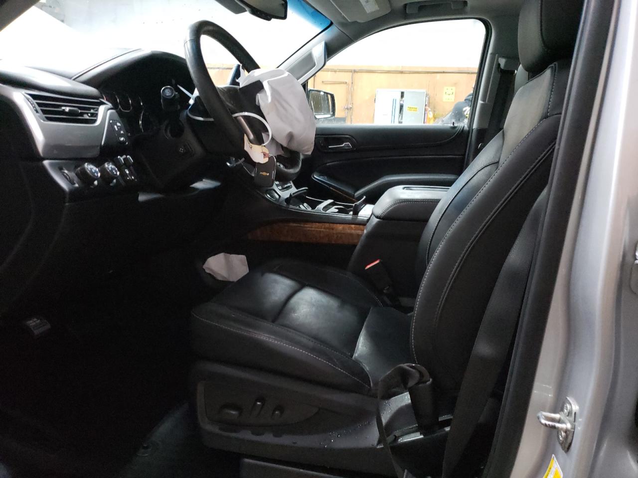 2019 Chevrolet Suburban VIN 1GNSKJKJ2KR242552 Copart auction photo, front end / minor dent/scratches damage thumbnail 7