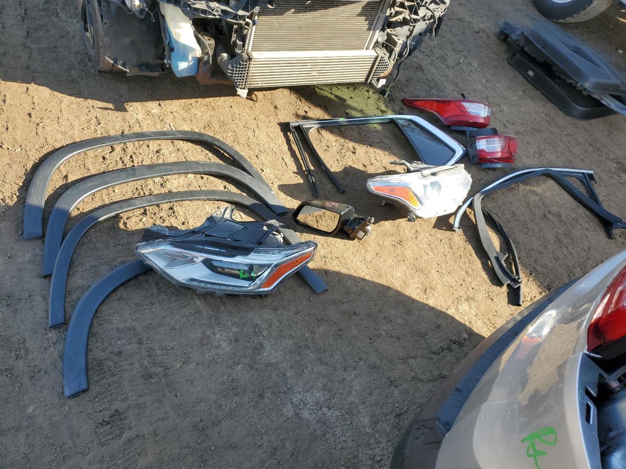 2019 Chevrolet Traverse VIN 1GNERFKWXKJ105973 Copart auction photo, partial repair / minor dent/scratches damage thumbnail 13