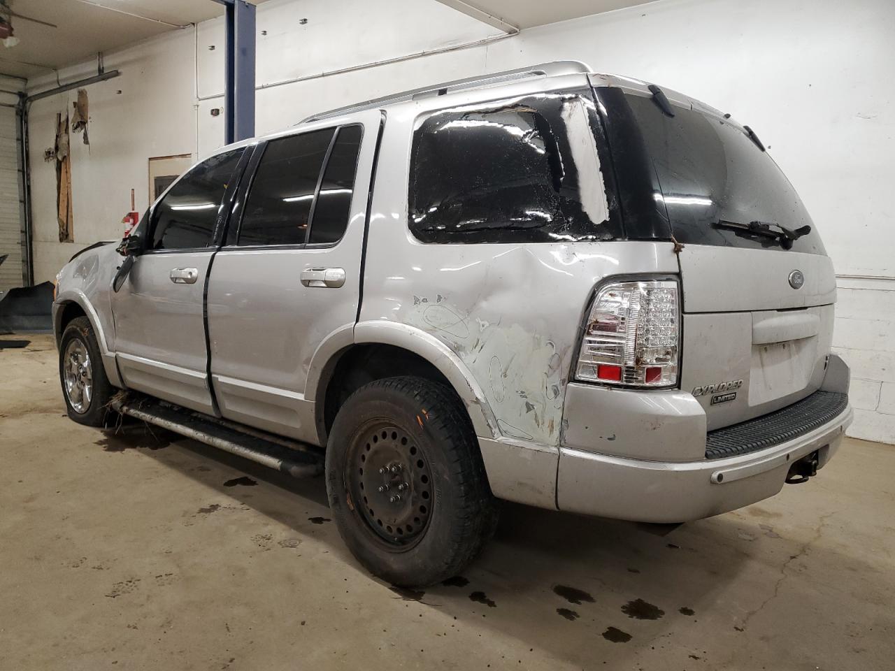 2004 Ford Explorer VIN 1FMDU75W94UB68922 Copart auction photo, rollover damage thumbnail 2