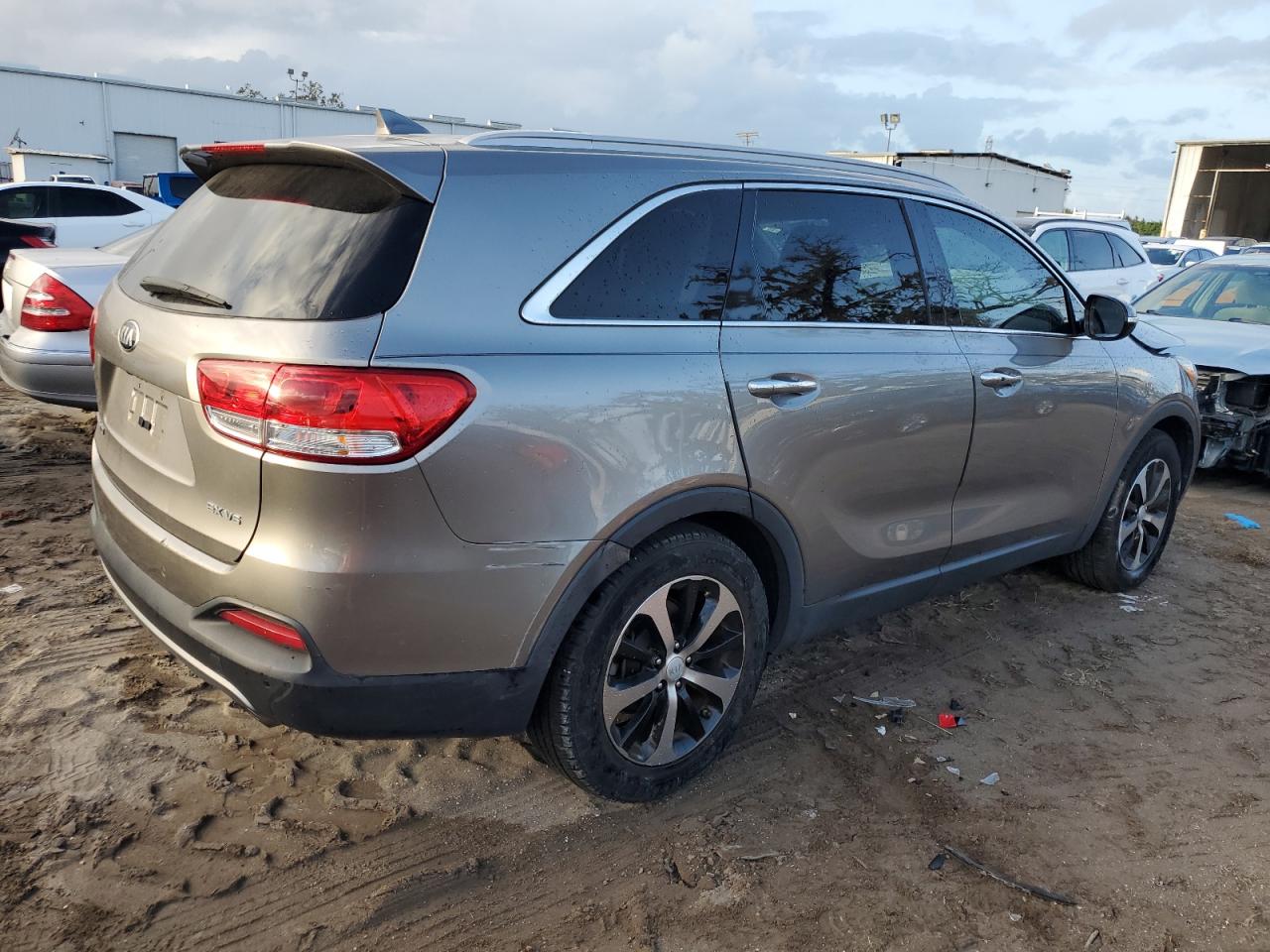 2016 KIA Sorento VIN 5XYPH4A57GG173608 Copart auction photo, front end damage thumbnail 3