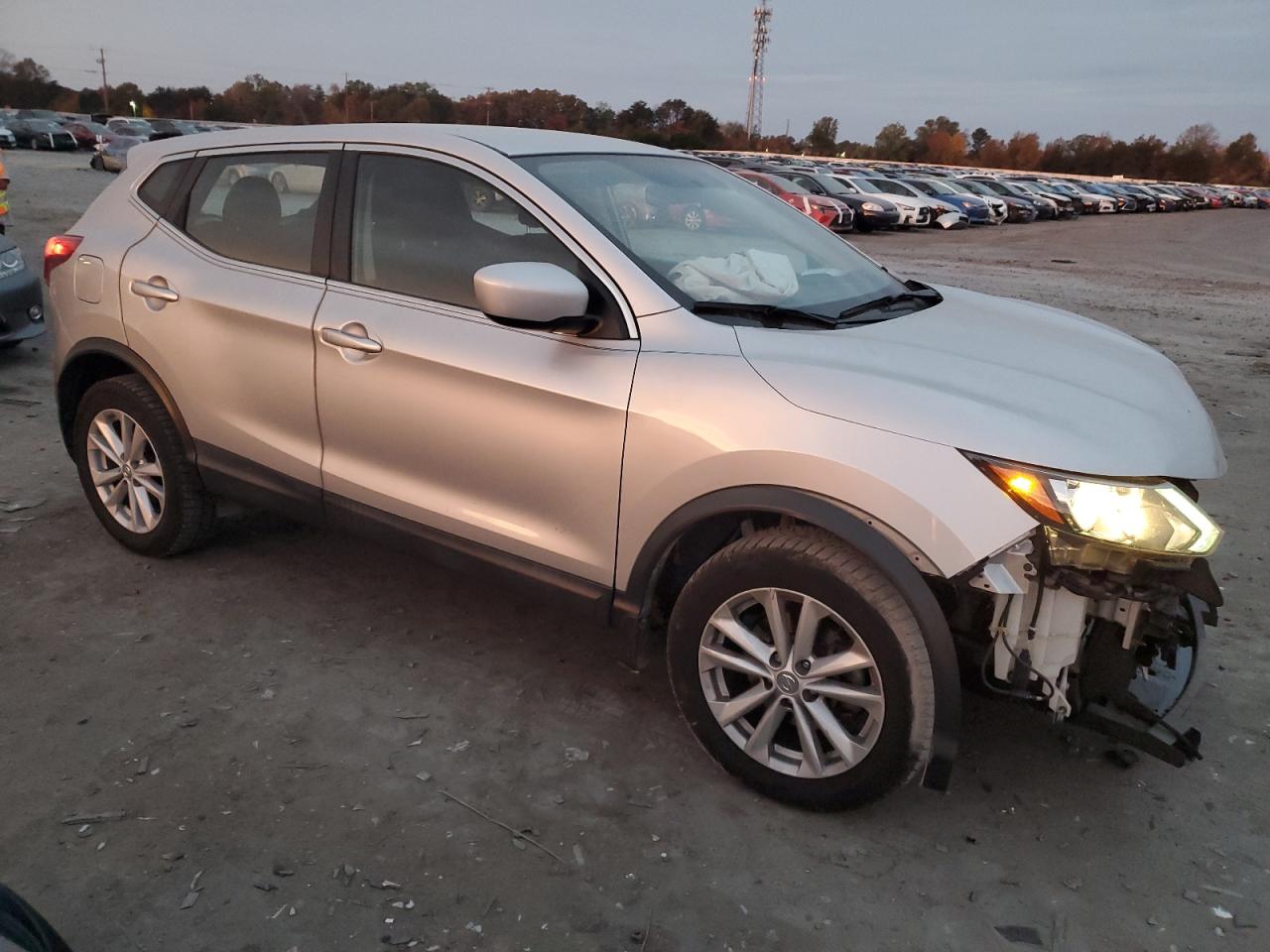 2018 Nissan Rogue VIN JN1BJ1CR6JW288694 Copart auction photo, front end damage thumbnail 4