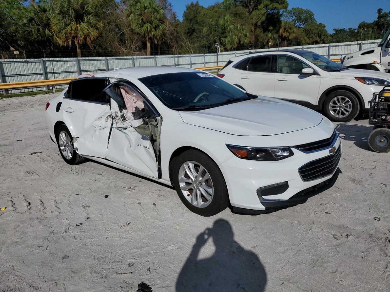 2018 Chevrolet Malibu VIN 1G1ZD5ST4JF118656 Copart auction photo, side / minor dent/scratches damage thumbnail 4
