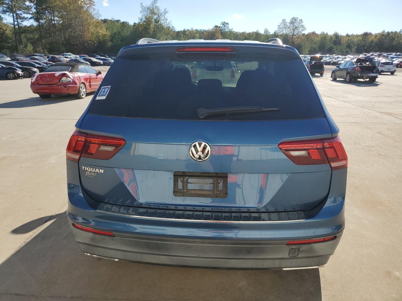 2019 Volkswagen Tiguan VIN 3VV1B7AX2KM028600 Copart auction photo, side damage thumbnail 6