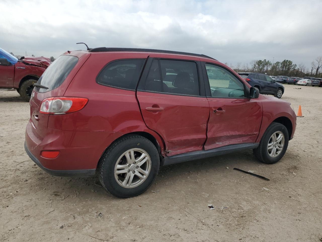 2012 Hyundai Santa Fe VIN 5XYZG4AG2CG105935 Copart auction photo, side / minor dent/scratches damage thumbnail 3