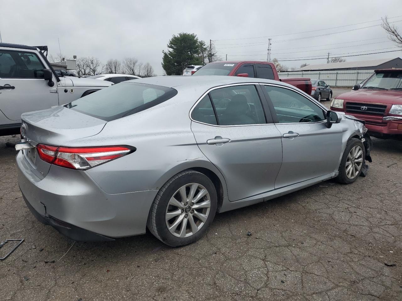 2018 Toyota Camry VIN 4T1B11HK2JU042855 Copart auction photo, front end damage thumbnail 3