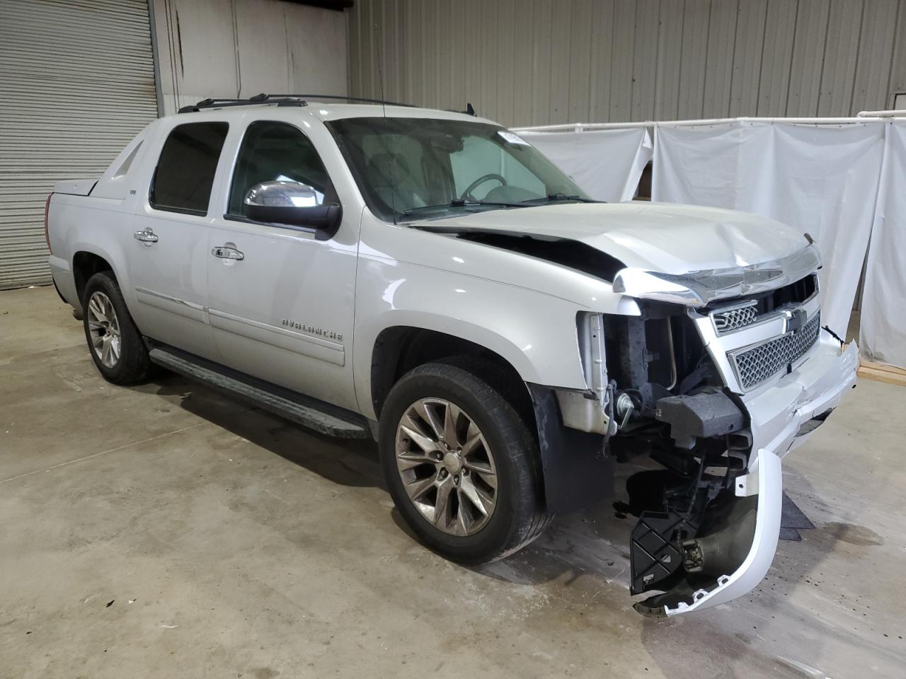 2012 Chevrolet Avalanche VIN 3GNMCGE0XCG183781 Copart auction photo, front end / minor dent/scratches damage thumbnail 4