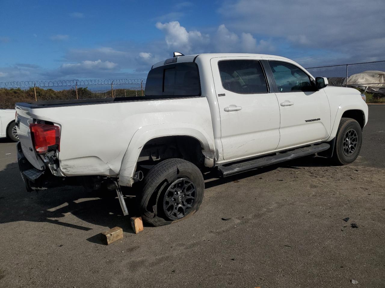 2022 Toyota Tacoma VIN 3TYAZ5CN2NT017681 Copart auction photo, rear end damage thumbnail 3