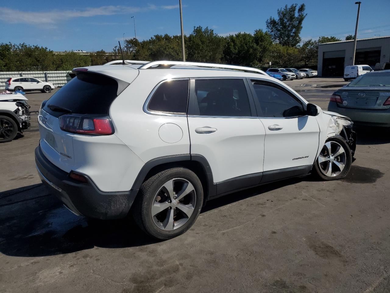 2019 Jeep Grand Cherokee VIN 1C4PJLDX7KD353805 Copart auction photo, front end / undercarriage damage thumbnail 3