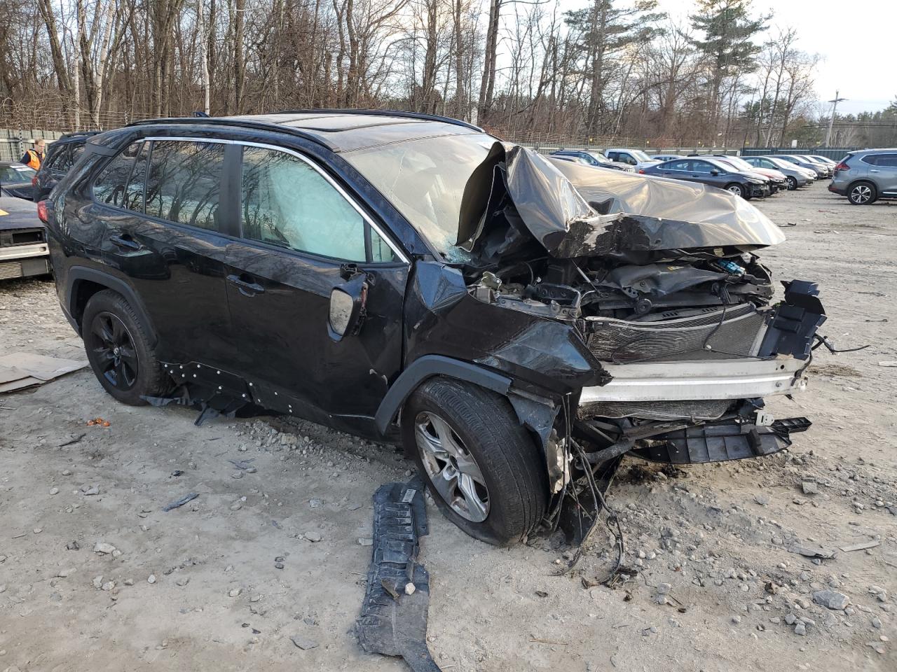 2019 Toyota RAV 4 VIN 2T3P1RFVXKC035048 Copart auction photo, front end / side damage thumbnail 4