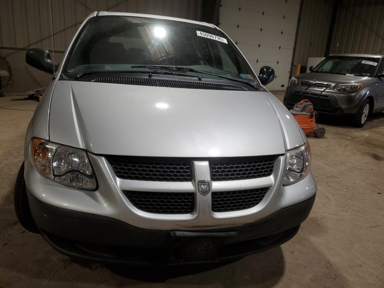 2004 Dodge Caravan VIN 1D4GP25B54B515203 Copart auction photo, side damage thumbnail 5