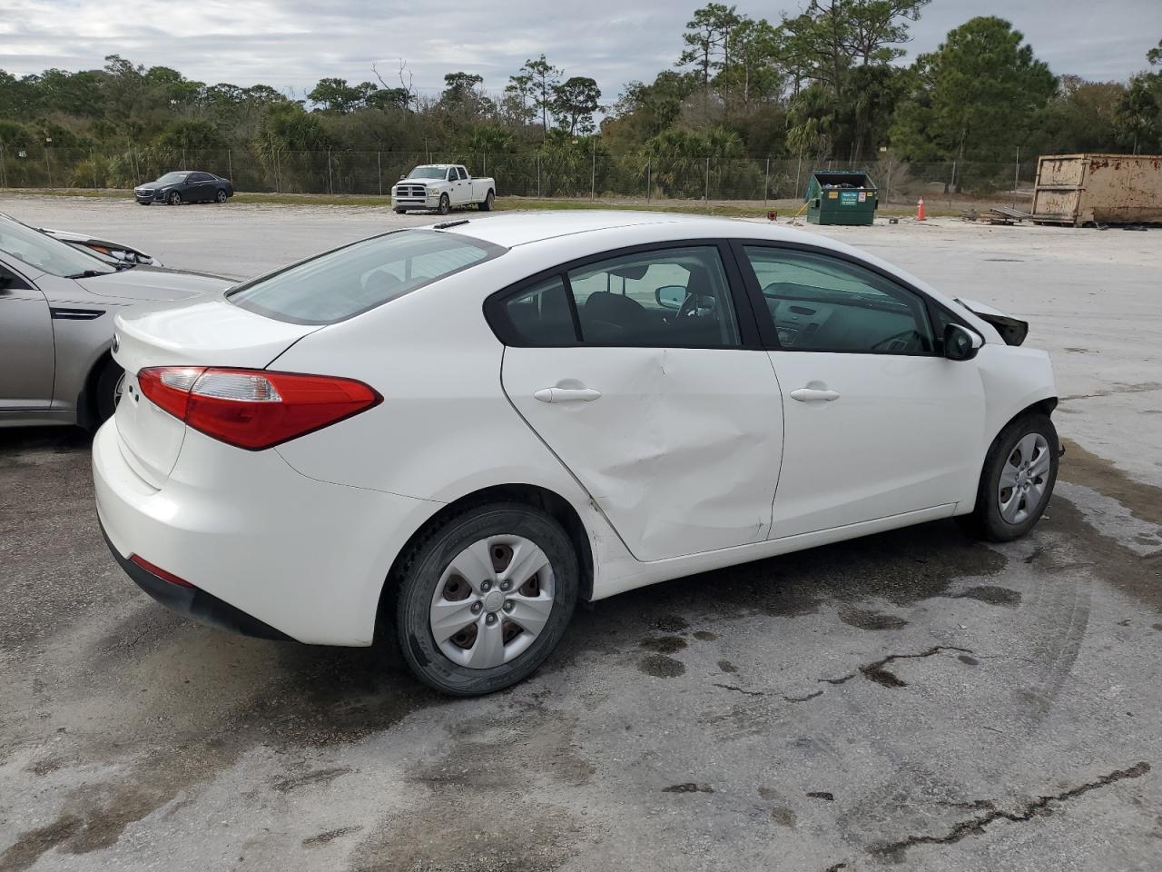 2016 KIA Forte VIN KNAFK4A64G5488409 Copart auction photo, front end / side damage thumbnail 3