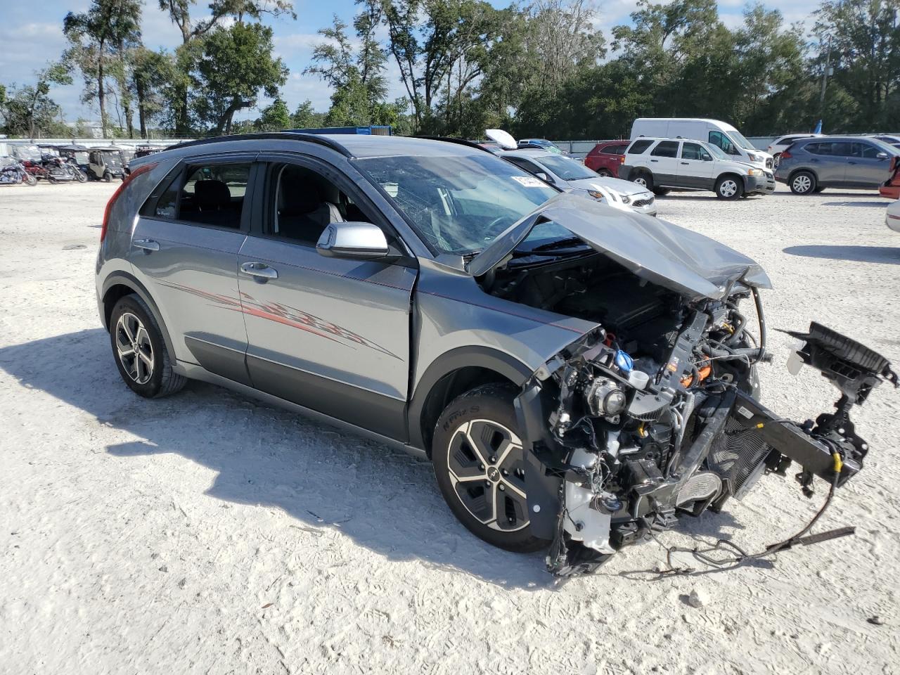 2023 KIA Niro VIN KNDCR3LE9P5084621 Copart auction photo, front end / minor dent/scratches damage thumbnail 4