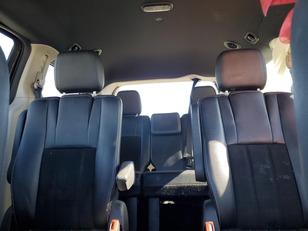 2019 Dodge Caravan VIN 2C4RDGCG6KR621135 Copart auction photo, all over damage thumbnail 10
