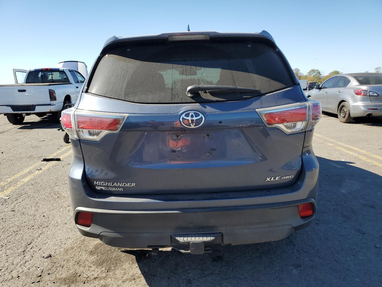2015 Toyota Highlander VIN 5TDJKRFH4FS172733 Copart auction photo, front end damage thumbnail 6
