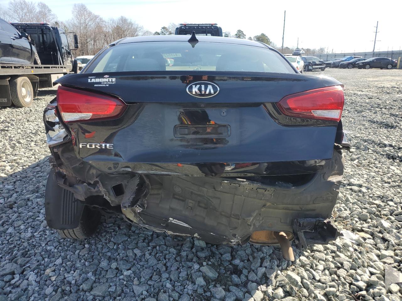 2017 KIA Forte VIN 3KPFL4A72HE078786 Copart auction photo, rear end / side damage thumbnail 6