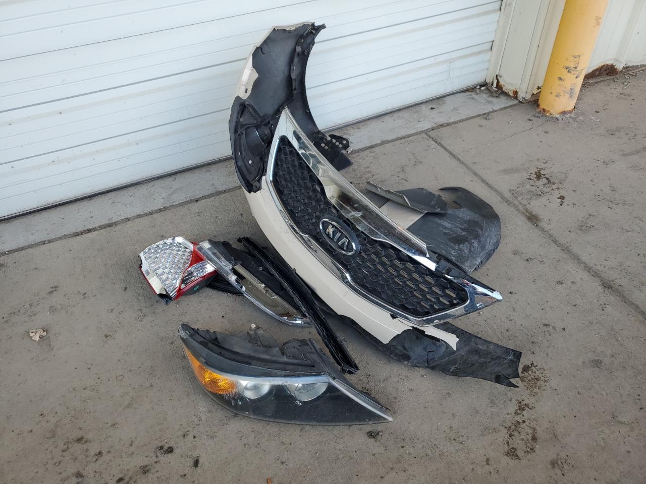 2011 KIA Sorento VIN 5XYKT3A18BG171018 Copart auction photo, front end / rear end damage thumbnail 13