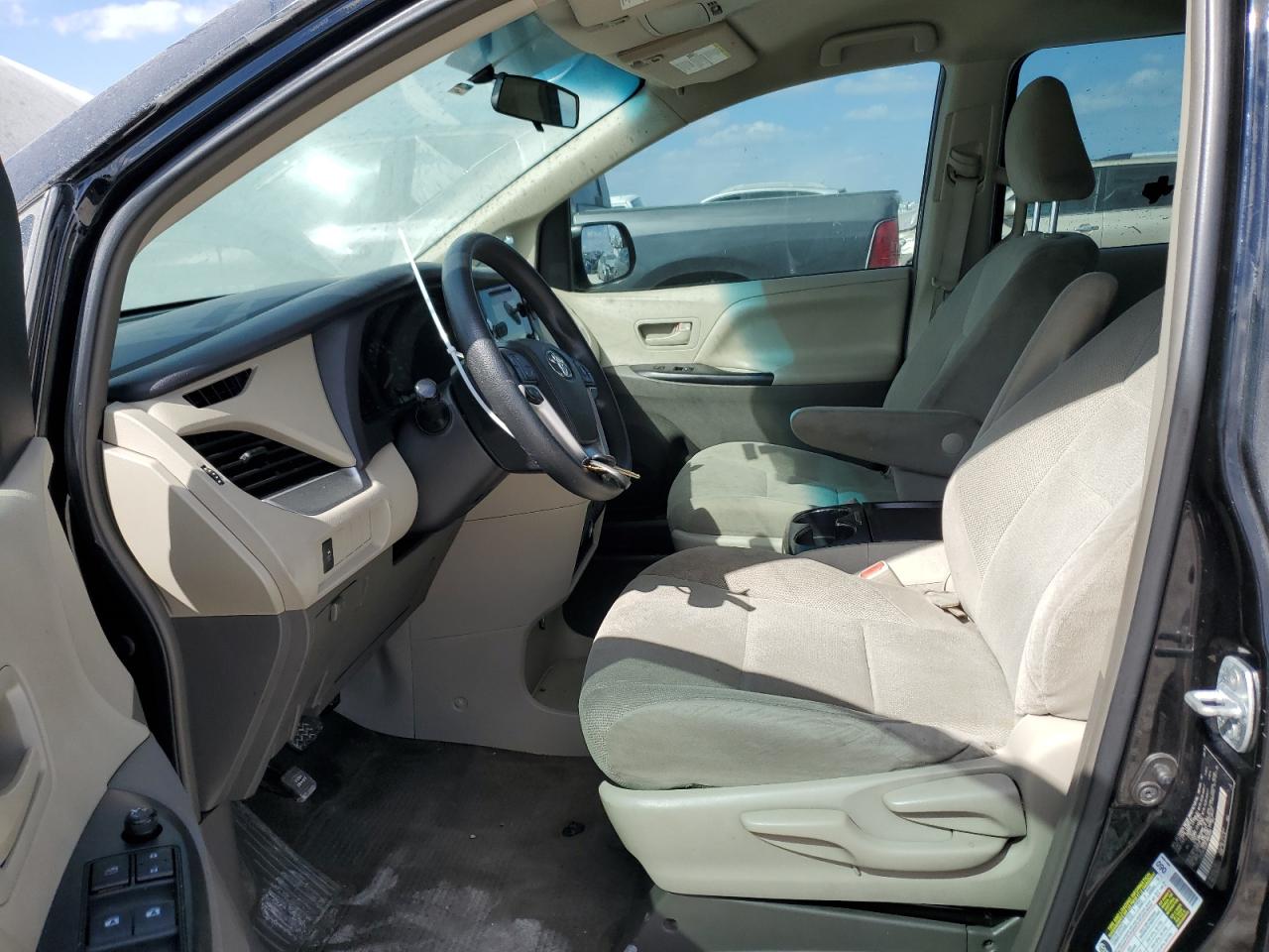 2015 Toyota Sienna VIN 5TDZK3DC6FS663666 Copart auction photo, rear end / minor dent/scratches damage thumbnail 7