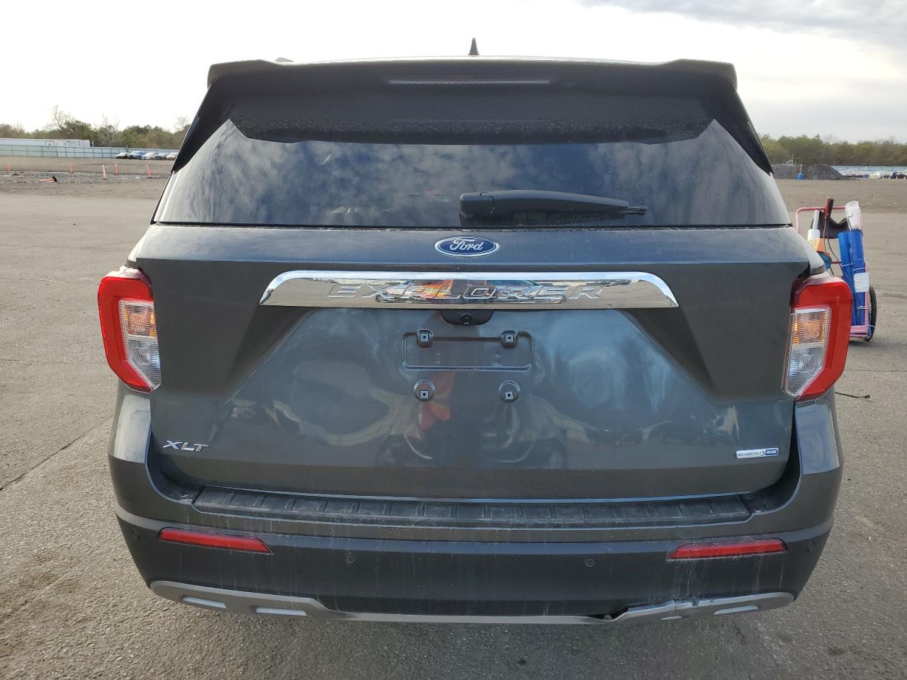 2020 Ford Explorer VIN 1FMSK8DH0LGC19744 Copart auction photo, side / minor dent/scratches damage thumbnail 6