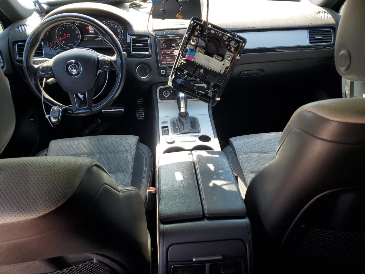 2017 Volkswagen Touareg VIN WVGRF7BP7HD000974 Copart auction photo, hail / all over damage thumbnail 8