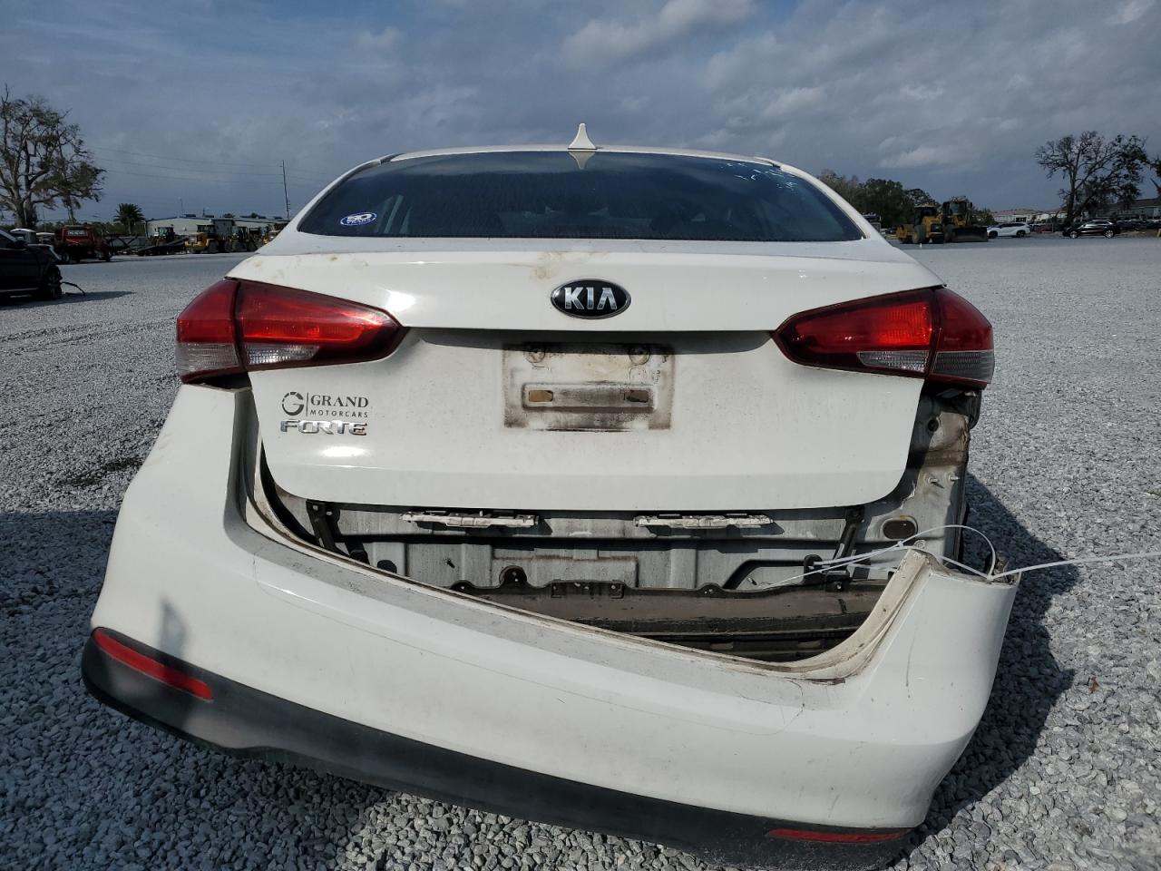 2018 KIA Forte VIN 3KPFK4A79JE239546 Copart auction photo, all over damage thumbnail 6