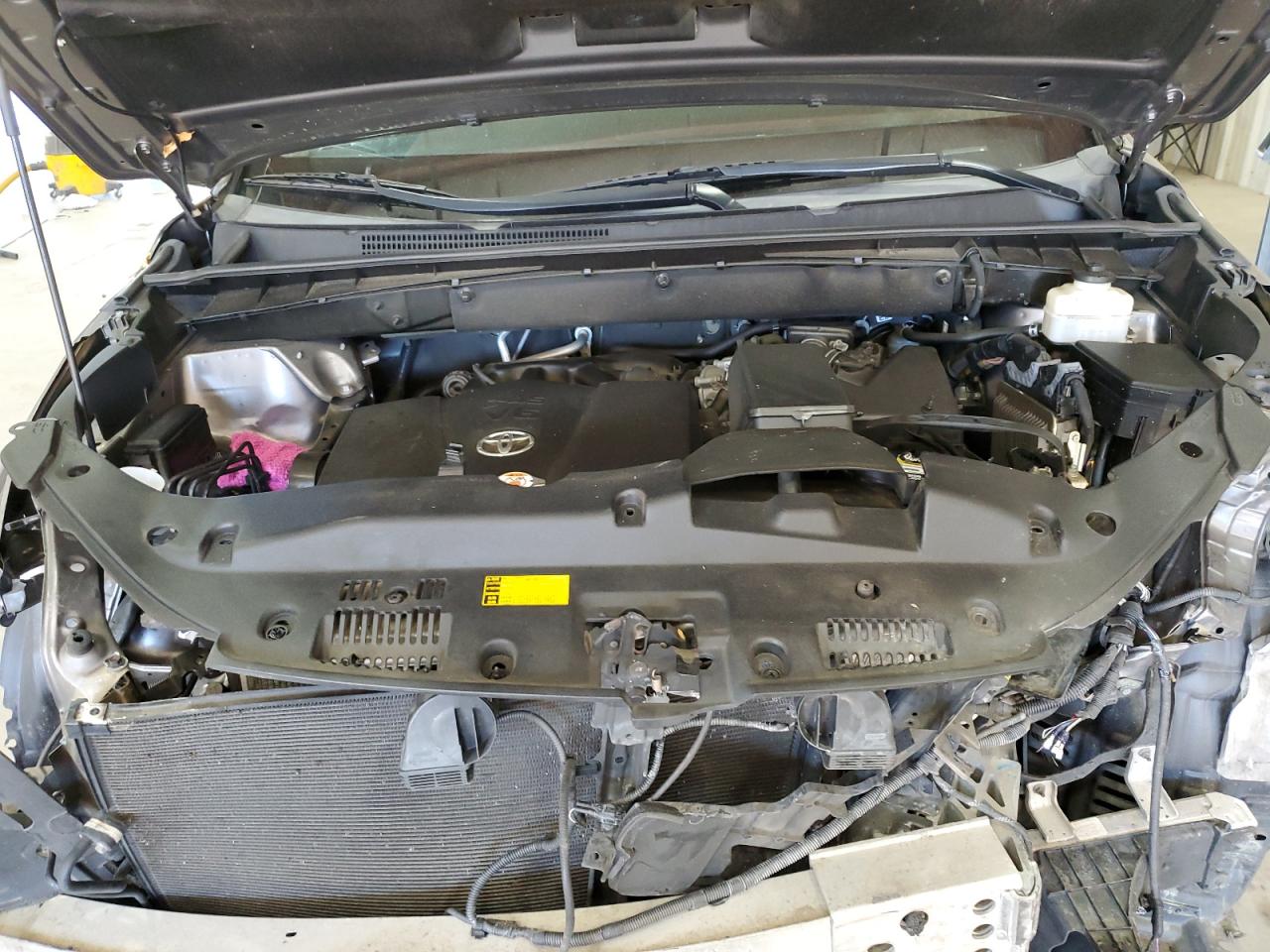 2018 Toyota Highlander VIN 5TDDZRFH8JS492705 Copart auction photo, front end damage thumbnail 13