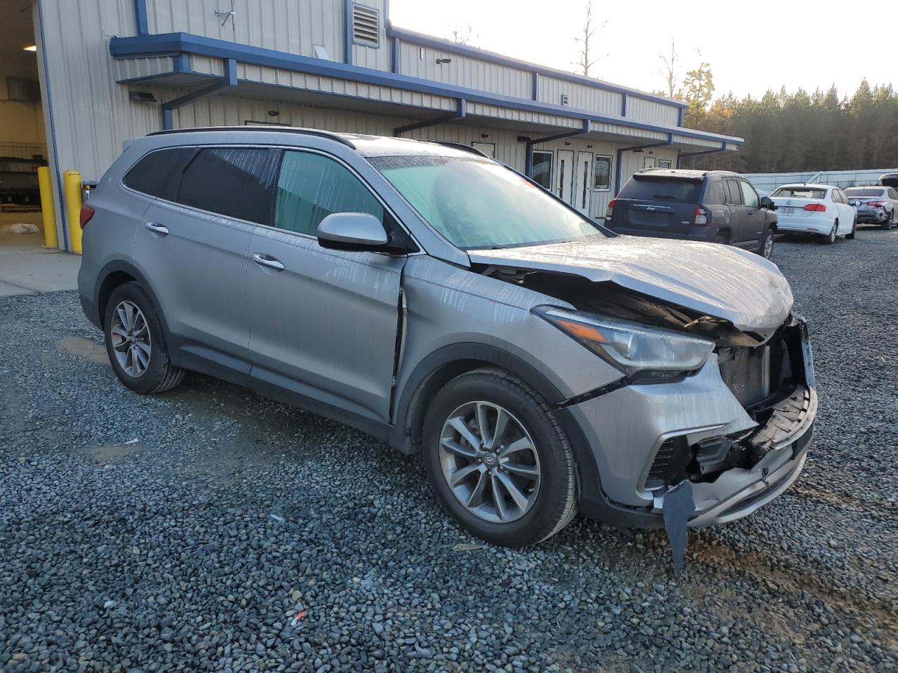 2017 Hyundai Santa Fe VIN KM8SMDHFXHU166085 Copart auction photo, front end damage thumbnail 4