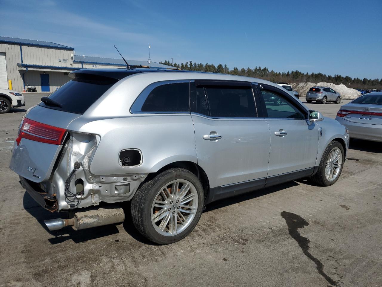 2016 Lincoln MKT VIN 2LMHJ5AT0GBL02838 Copart auction photo, rear end damage thumbnail 3