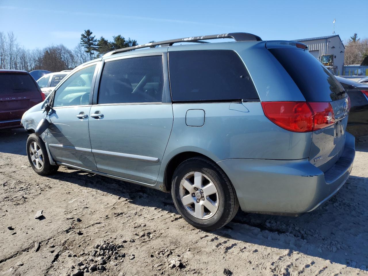 2008 Toyota Sienna VIN 5TDZK23C88S224886 Copart auction photo, front end damage thumbnail 2