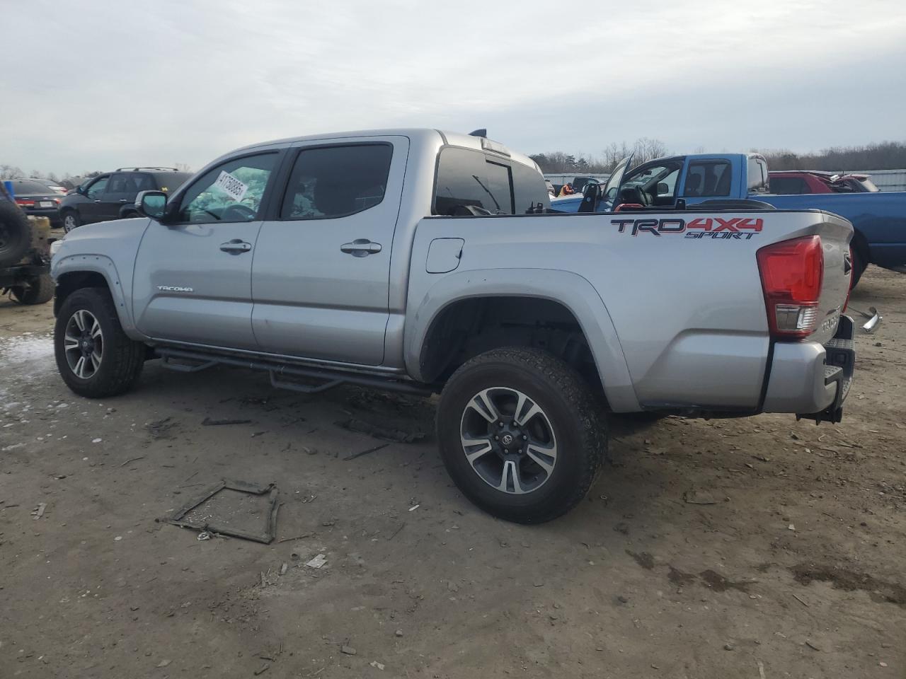 2017 Toyota Tacoma VIN 3TMCZ5AN2HM095812 Copart auction photo, front end / minor dent/scratches damage thumbnail 2