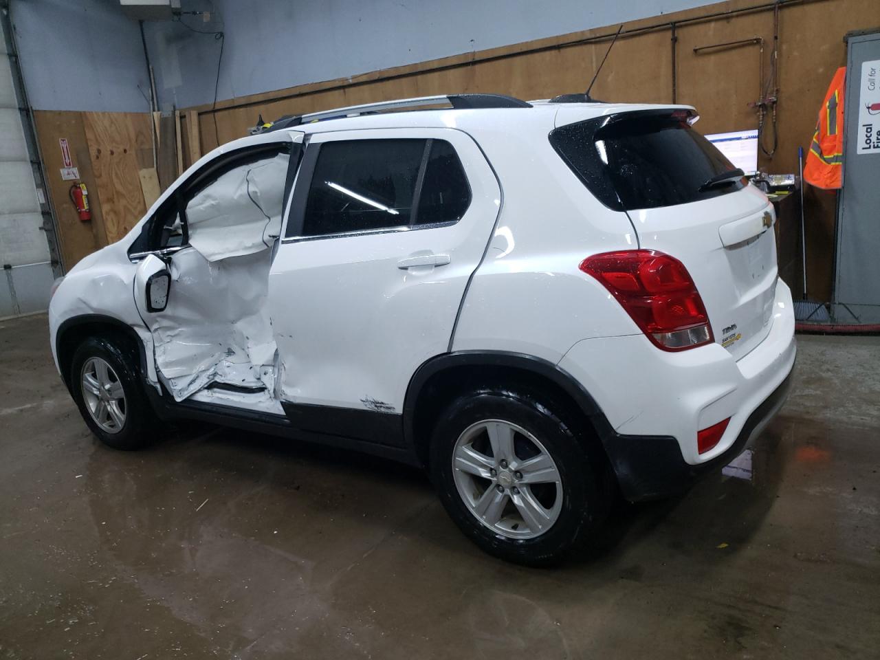 2017 Chevrolet Trax VIN 3GNCJLSB7HL189598 Copart auction photo, side / minor dent/scratches damage thumbnail 2