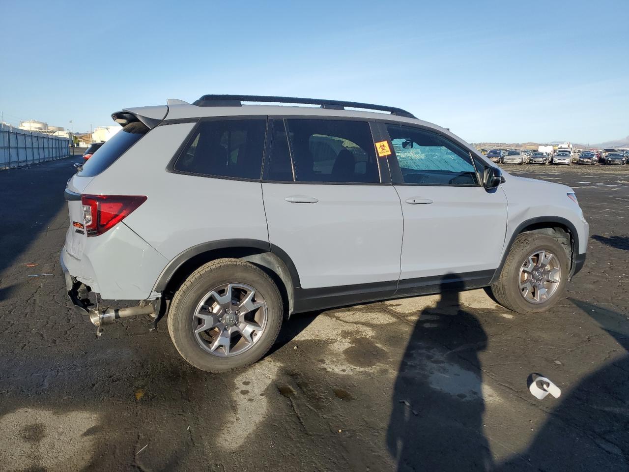 2022 Honda Passport VIN 5FNYF8H68NB001625 Copart auction photo, vandalism damage thumbnail 3