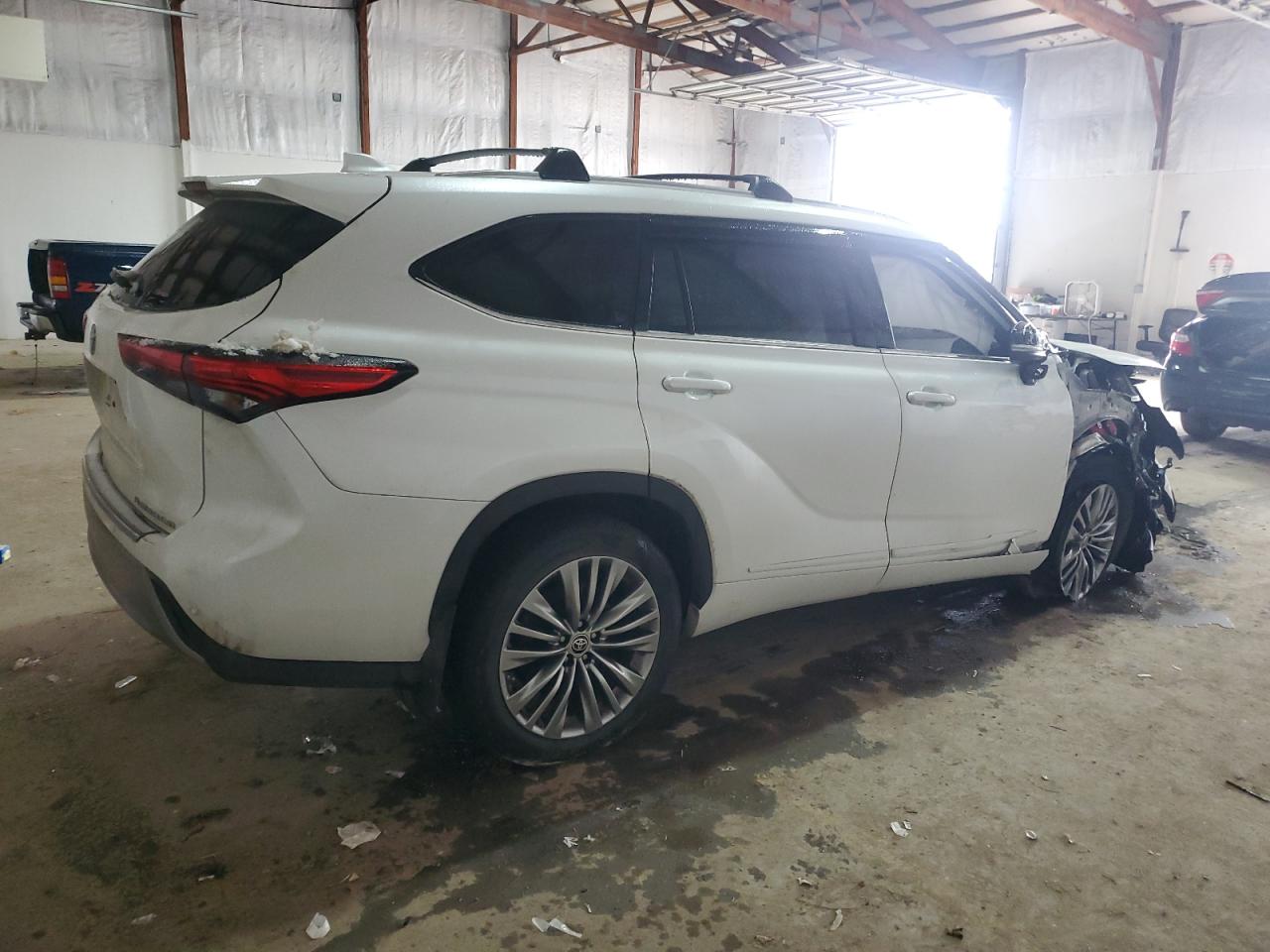 2022 Toyota Highlander VIN 5TDFZRBH5NS161441 Copart auction photo, front end / side damage thumbnail 3