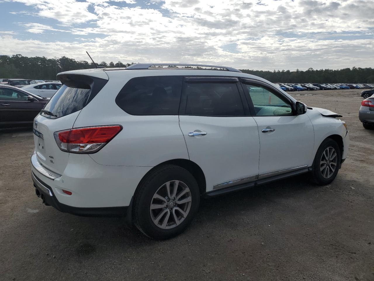 2014 Nissan Pathfinder VIN 5N1AR2MMXEC683734 Copart auction photo, front end damage thumbnail 3