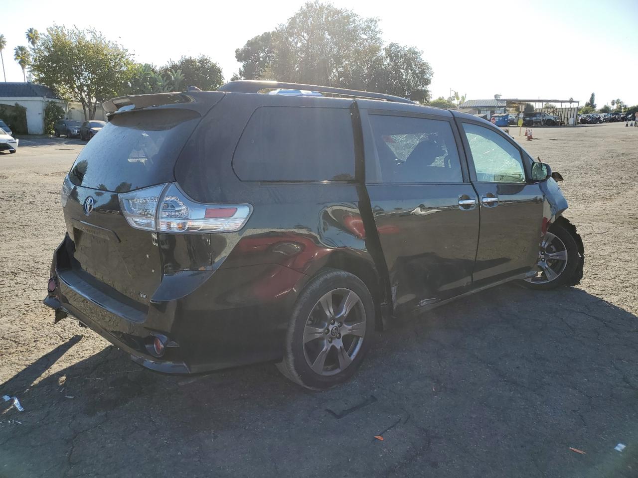 2018 Toyota Sienna VIN 5TDXZ3DC4JS952833 Copart auction photo, all over / minor dent/scratches damage thumbnail 3