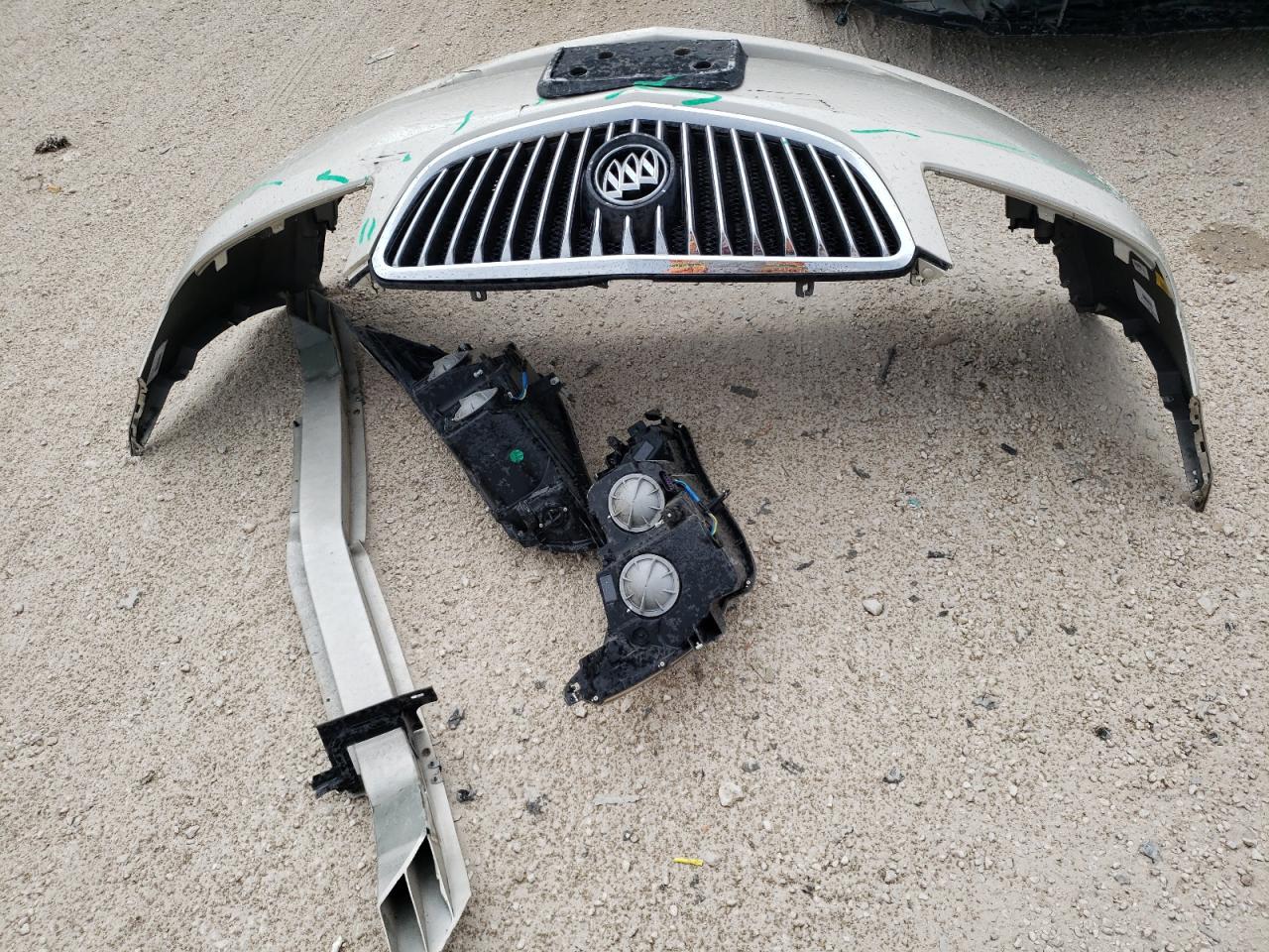 2013 Buick LaCrosse VIN 1G4GC5E31DF211258 Copart auction photo, front end / minor dent/scratches damage thumbnail 12