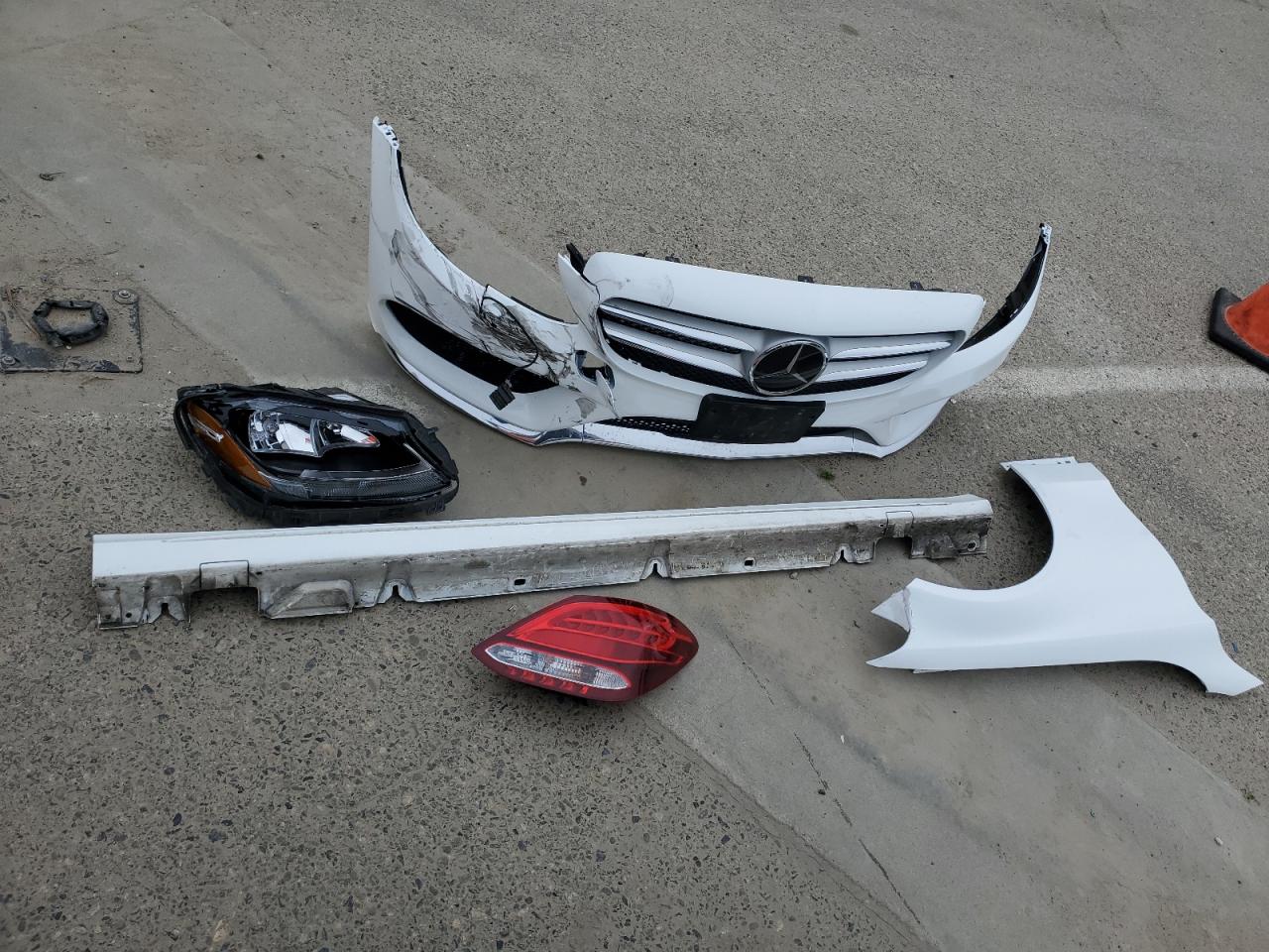 2015 Mercedes-Benz C-klasse VIN 55SWF4KB6FU010636 Copart auction photo, front end damage thumbnail 12