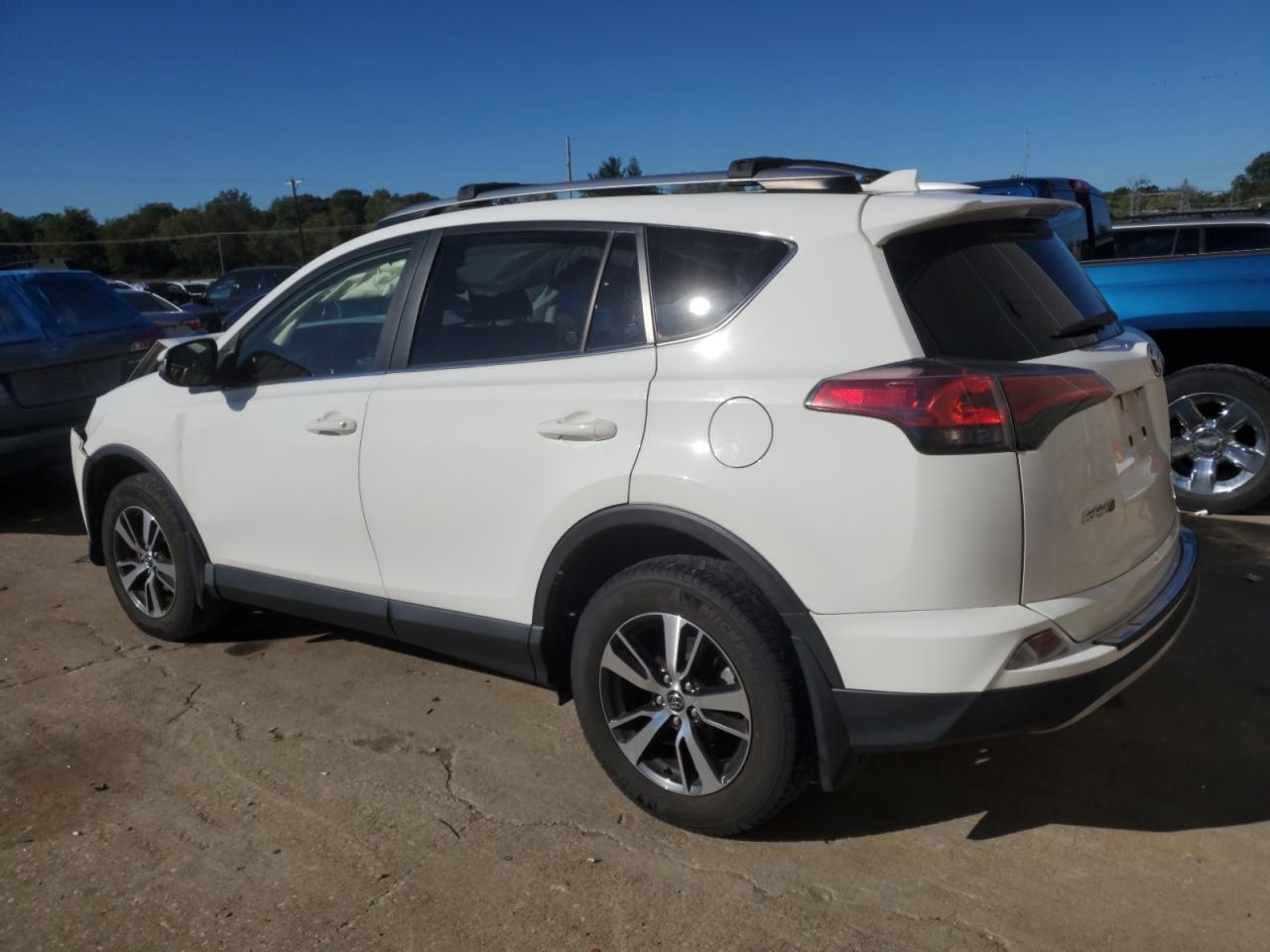 2018 Toyota RAV 4 VIN JTMRFREV2JJ210867 Copart auction photo, front end / minor dent/scratches damage thumbnail 2